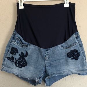 Maternity shorts